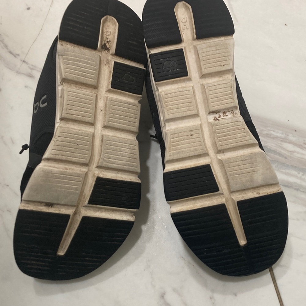 On Running Men's Black and Gray Athletic Shoes - Picture 5 of 16